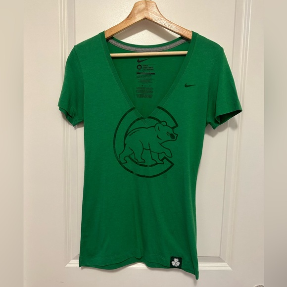 Nike Chicago Cubs women’s medium slim fit green vneck tshirt. Irish, shamrock - Picture 1 of 8